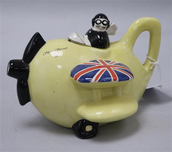 A Carltonware teapot